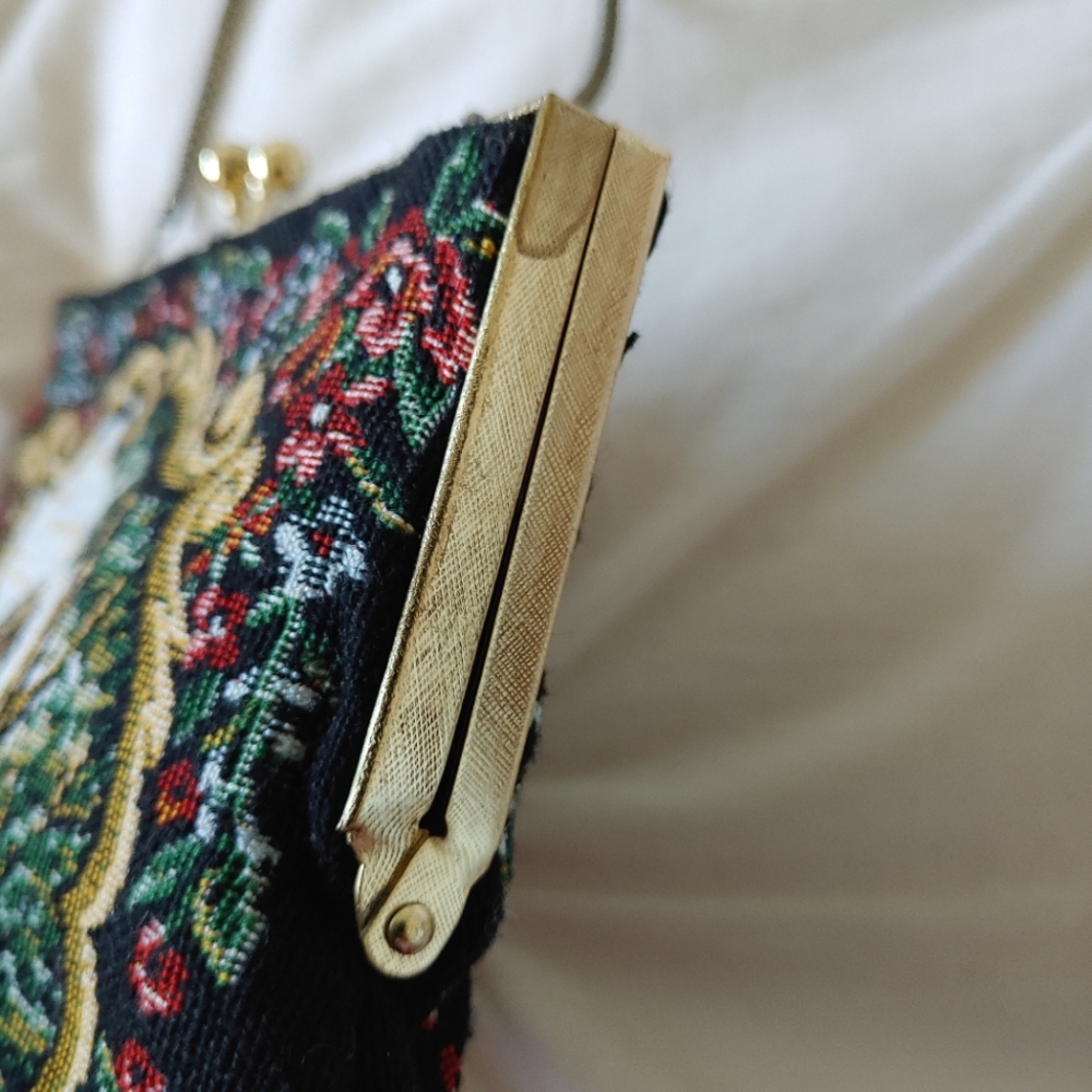 Du-Val vintage girl & scenery tapestry purse with snake chain Hong Kong - Picture 6 of 16